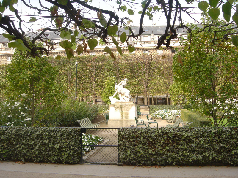 2-palaisroyalstatue 2-palaisroyalstatue