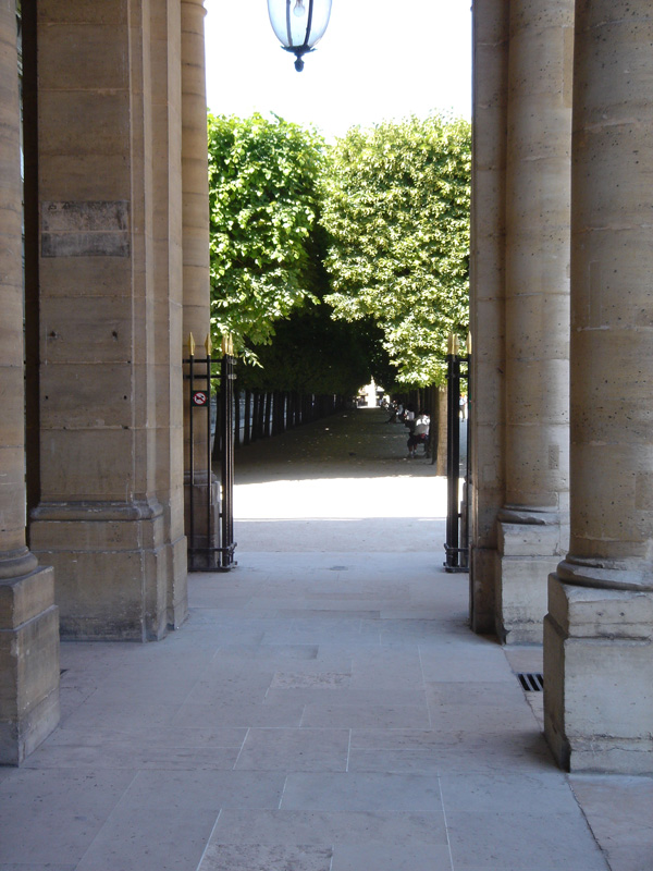 3-palaisroyalvuecolonnes 3-palaisroyalvuecolonnes