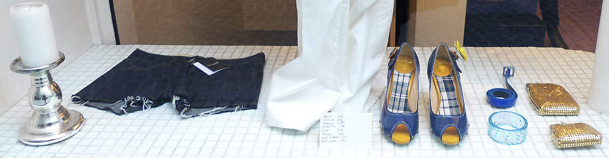 Almost_Famous_vitrine_detail