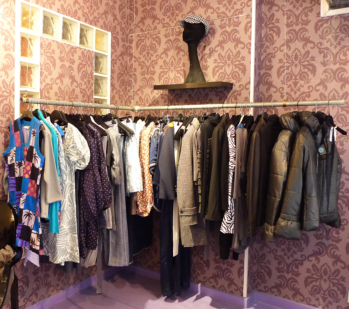 Almost_Famous_boutique2